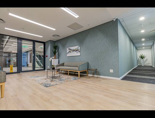 21M² SERVICED OFFICE TO LET IN VORNA VALLEY
